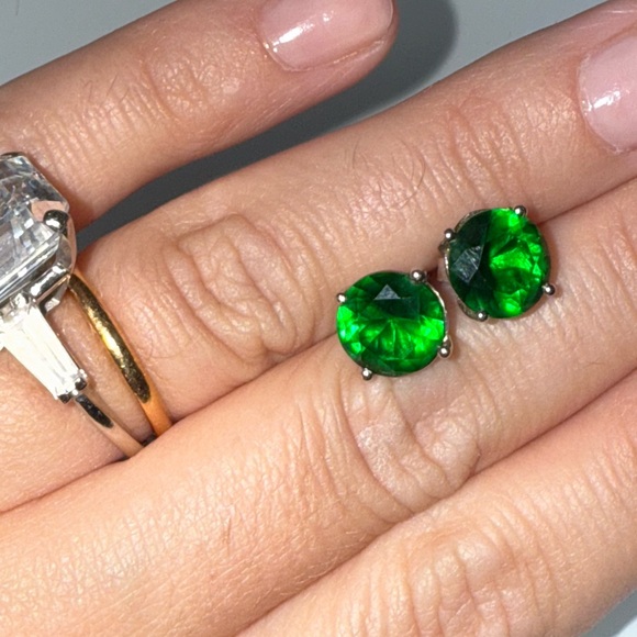 Jewelry - Lab Grown Emerald Green Stud Earrings 925